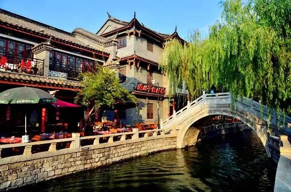 小区内私设车位地锁绊倒他人造成骨折，涉事业主赔4万元